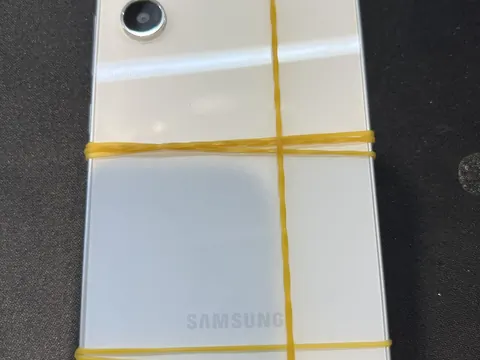 三星 Galaxy A54 卡在 LOGO 無法開機