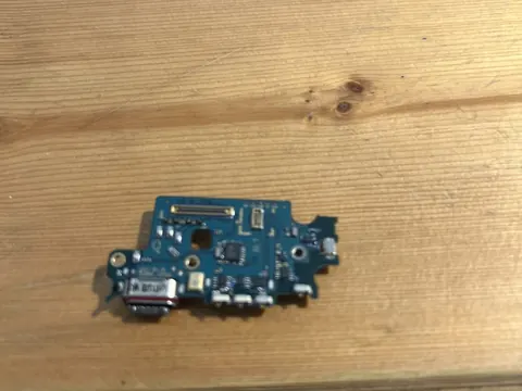 Galaxy S22+ 無法充電維修紀錄