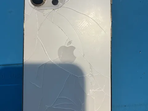 iPhone 12 Pro Max 背面玻璃破裂更換