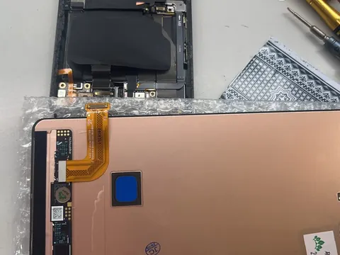 ASUS ROG Phone 8 螢幕更換紀錄